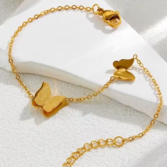 Chic Gold Butterfly Chain Bracelet - Picture 4 of 7